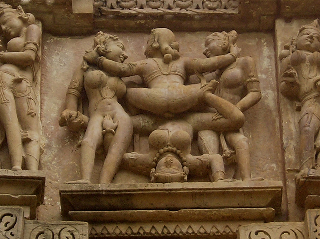 khajuraho-vishvanath_temple_erotic_detal4.jpg
